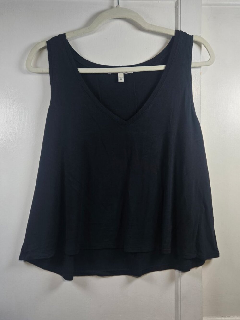 Express One Eleven Women’s Medium Black V-Neck Swing Tank Top Rayon Stretch